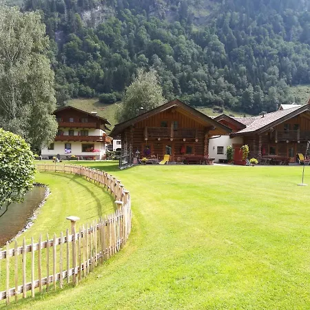 Dom wakacyjny Alpen Chalets Fusch an der Grossglocknerstrasse